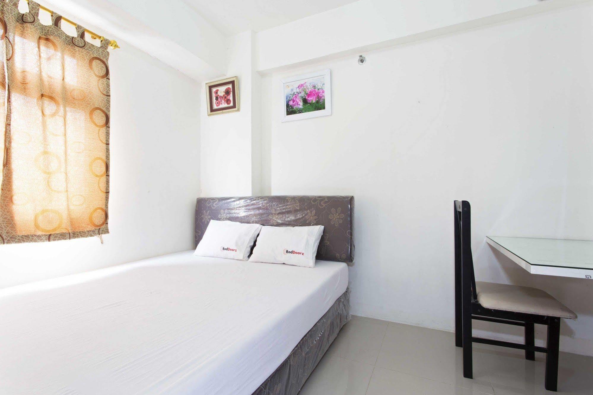 Reddoorz Apartment @ Green Pramuka Jakarta Exterior photo