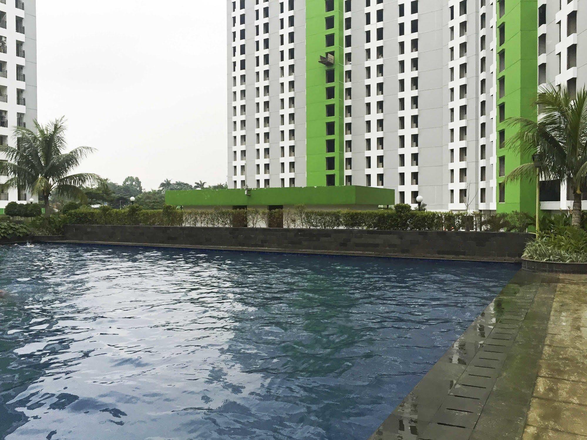Reddoorz Apartment @ Green Pramuka Jakarta Exterior photo